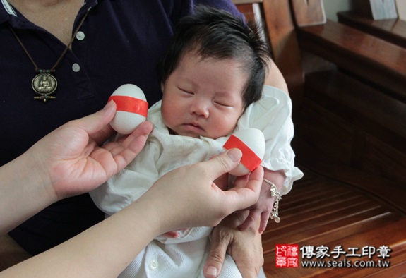 陳寶寶(台北萬華區到府嬰兒寶寶滿月剃頭理髮、免費到府嬰兒剃胎毛儀式吉祥話)。到府剃頭剃胎毛主持、專業拍照、DVD光碟、證書。★購買「臍帶章、肚臍章、胎毛筆刷印章」贈送：剃頭、收涎、抓周，三選一。2015.09.29 照片8